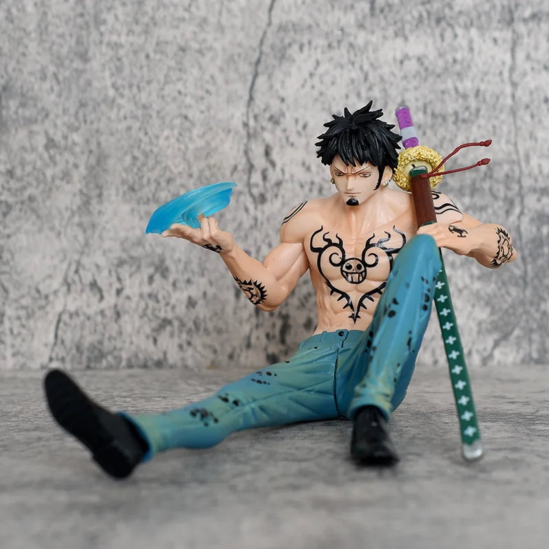 Figura Trafalgar Law - One Piece - Postura Sentada no Operation Room