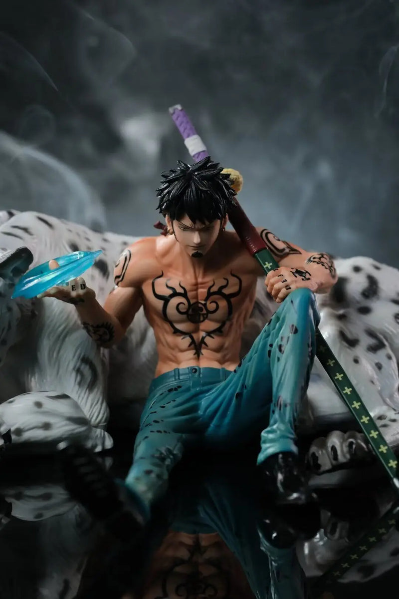 Figura Trafalgar Law - One Piece - Postura Sentada no Operation Room